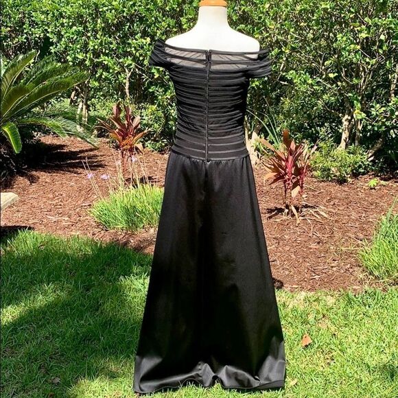 JS Collections Illusion Panel Gown - Picture 4 of 7